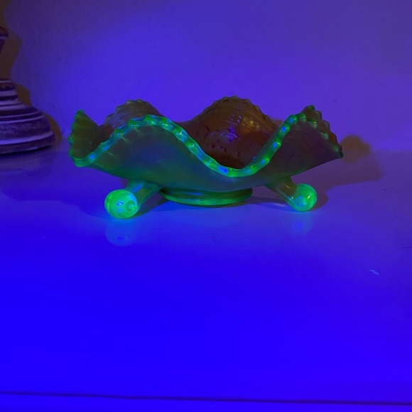 Antique Fenton Two Flower Carnival Glass Footed Bowl - Picture 8 of 10